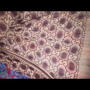 Women’s Gucci Scarf 🧣